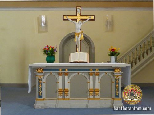 Bàn thờ Chúa đẹp cho gia đình Công Giáo | Tuongthoconggiao.com