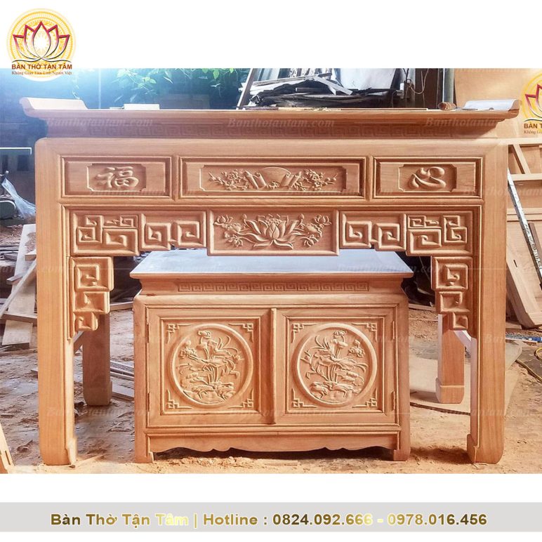 Mẫu bàn thờ gỗ GC66 có họa tiết hoa sen và chữ kèm một tủ đựng vật dụng thờ cúng