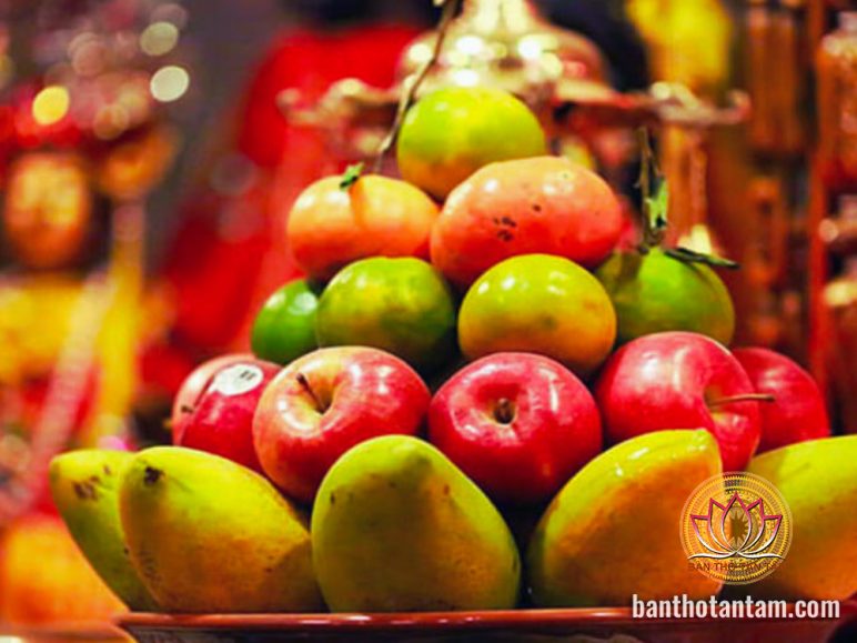 Mâm bồng đựng hoa quả cần có trên bàn thờ gia tiên