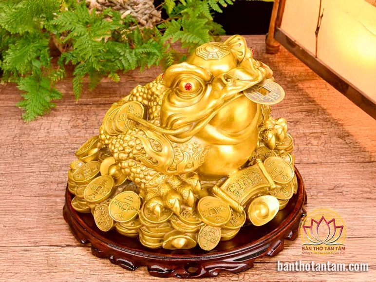 Cách đặt ông cóc Thiềm Thừ trên bàn thờ